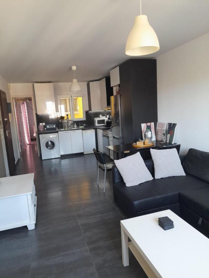 Bright Top Floor Apartment! Закінф Екстер'єр фото