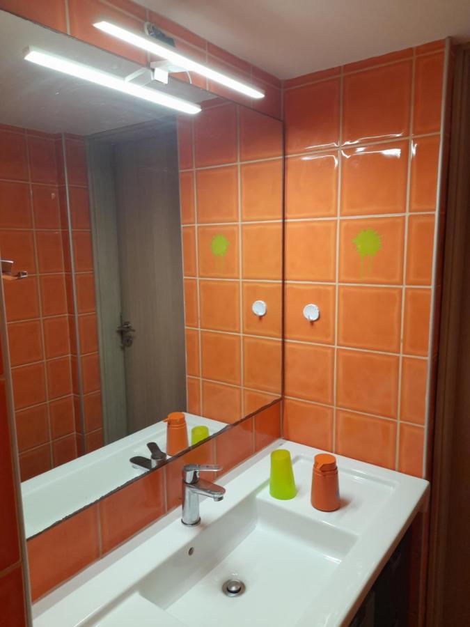 Bright Top Floor Apartment! Закінф Екстер'єр фото