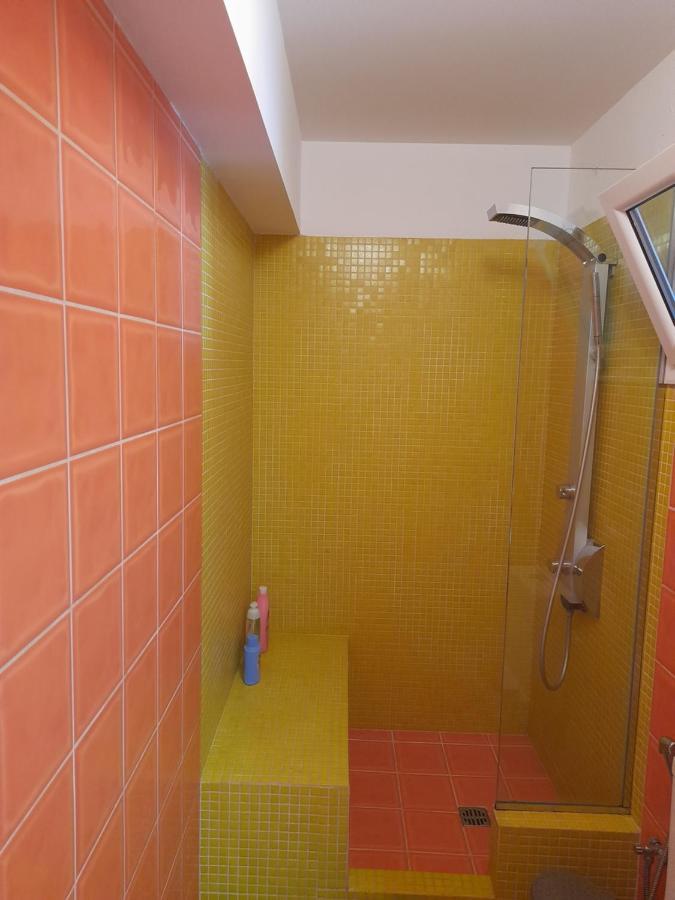 Bright Top Floor Apartment! Закінф Екстер'єр фото