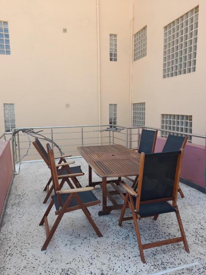 Bright Top Floor Apartment! Закінф Екстер'єр фото